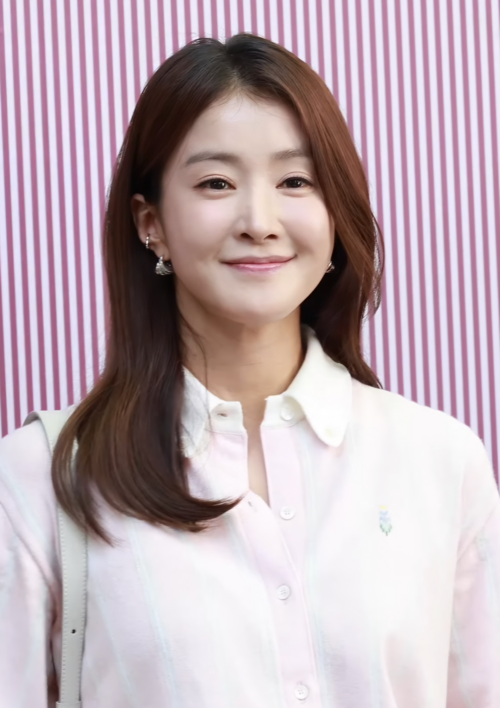 Lee Shi-a